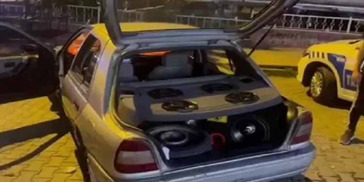 Denizli’de abartı egzoz ve yüksek sesli müzik yayını yapan araçlara ceza yağdı