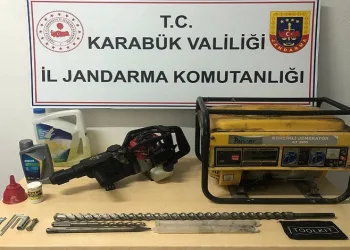 Defineciler suçüstü yakalandı