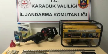 Defineciler suçüstü yakalandı