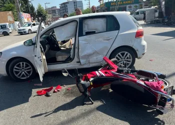 Otomobil ile motosiklet çarpıştı: 2 yaralı