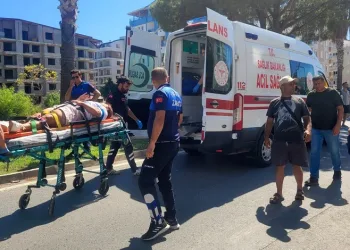 Kamyonet ile motosiklet çarpıştı: 1 yaralı
