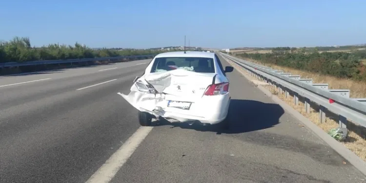 Karacabey’de iki otomobil çarpıştı: 2’si çocuk 4 yaralı