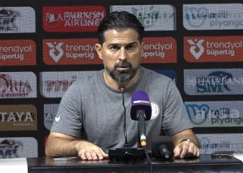 Çaykur Rizespor Teknik Direktörü İlhan Palut: “Ligin ilk maçları hiçbir şekilde kolay değil”
