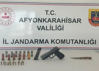 Kasten yaralama şüphelisi ruhsatsız tabanca ve bıçakla yakalandı
