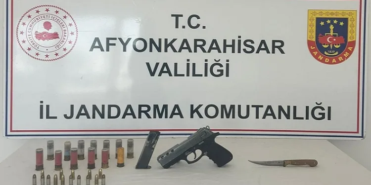 Kasten yaralama şüphelisi ruhsatsız tabanca ve bıçakla yakalandı