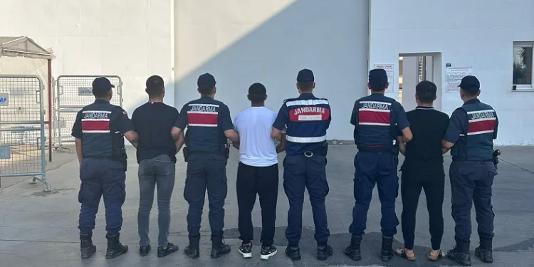 Husumetlisinin evine silahla ateş eden 3 kişi tutuklandı