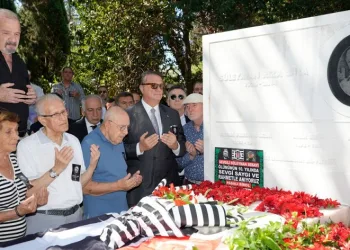 Süleyman Seba, kabri başında anıldı