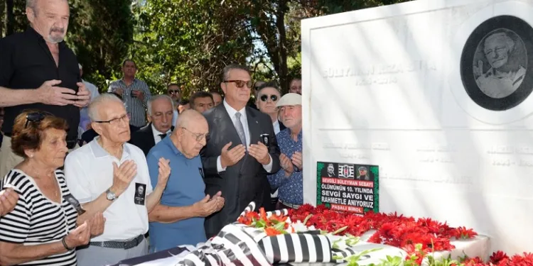 Süleyman Seba, kabri başında anıldı