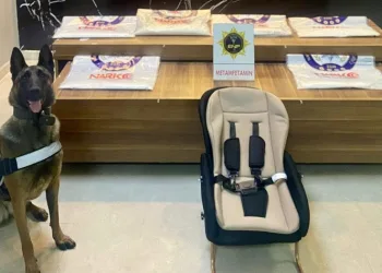 Bebek arabası içerisinde uyuşturucu yakalandı