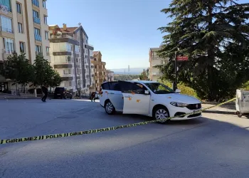 Ankara’da güpegündüz araç kurşunlandı