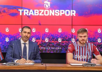 Trabzonspor, Arseniy Batagov için imza töreni düzenledi