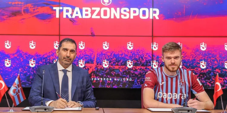 Trabzonspor, Arseniy Batagov için imza töreni düzenledi