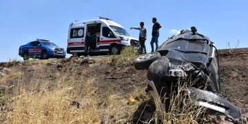 Siverek’te otomobil şarampole devrildi: 1 ölü, 3 yaralı
