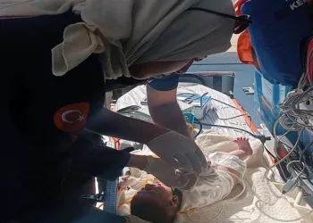 Ambulans uçak 44 günlük bebek için havalandı