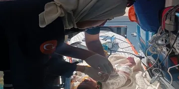 Ambulans uçak 44 günlük bebek için havalandı