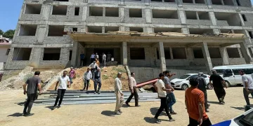 Asansör boşluğuna düşen işçi hayatını kaybetti