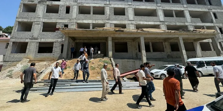 Asansör boşluğuna düşen işçi hayatını kaybetti