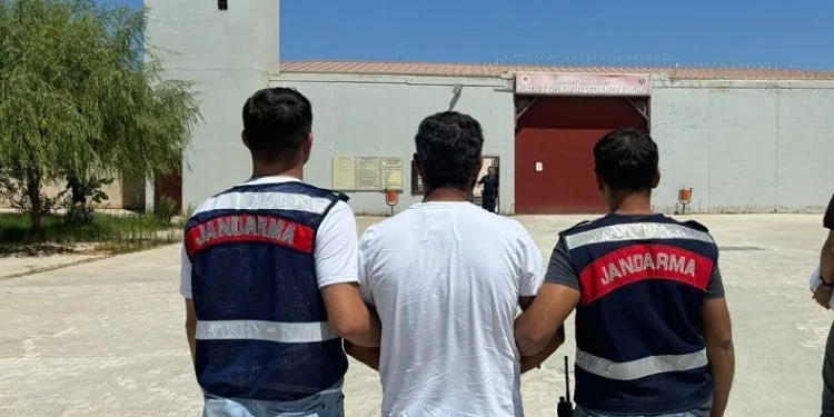 Kesinleşmiş hapis cezası bulunan 2 zanlı tutuklandı