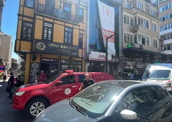 Solaryum cihazının kablosunda çıkan yangın korkuttu