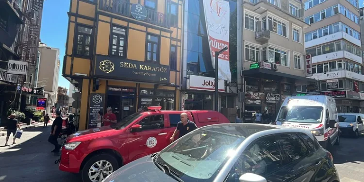 Solaryum cihazının kablosunda çıkan yangın korkuttu