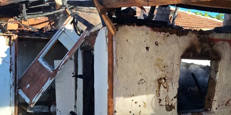 Elektrikli bisikletin şarj olan bataryası patladı