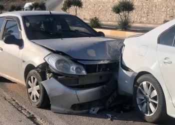 Adıyaman’da iki otomobil çarpıştı: 2 yaralı