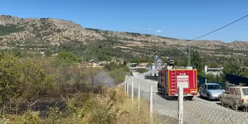 Bağ evinin bahçesinde çıkan yangın büyümeden söndürüldü