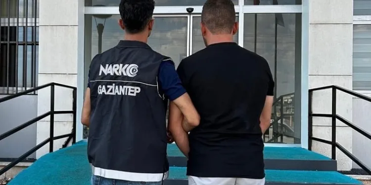 10 yıl 2 ay hapis cezası olan hırsızlık şüphelisi yakalandı