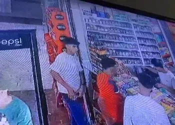 Büfede hırsızlık anı kamerada