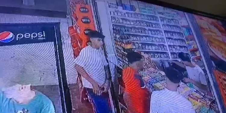 Büfede hırsızlık anı kamerada