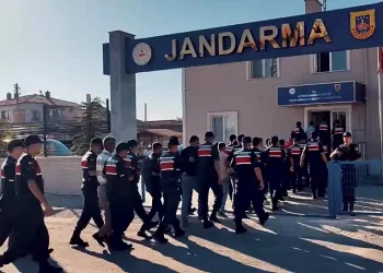Düğün magandalarının evlerine jandarmadan şafak operasyonu
