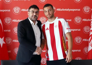 Antalyaspor’un 7. transferi Emrecan Uzunhan imzayı attı