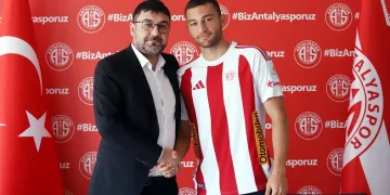 Antalyaspor’un 7. transferi Emrecan Uzunhan imzayı attı