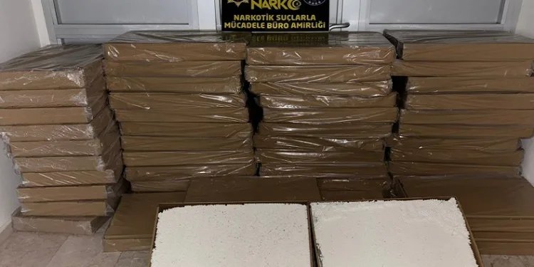 250 bin adet doldurulmuş kaçak sigara ele geçirildi