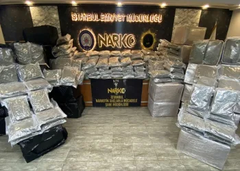 Tırın içerisinden 921 kilogram uyuşturucu madde ele geçirildi