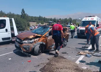 Takla atan araçtaki 2 kişi yaralandı