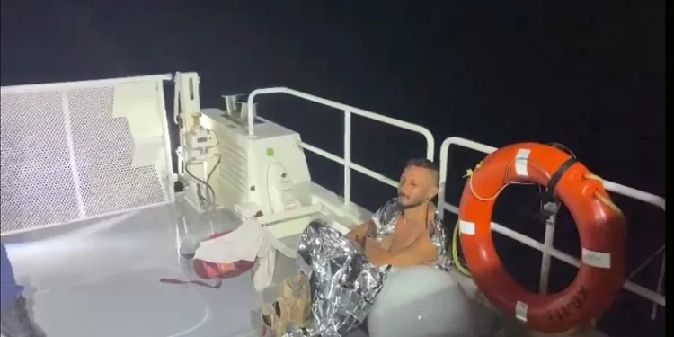 Düzensiz göçmen Datça’daki ıssız koyda tek başına yakalandı
