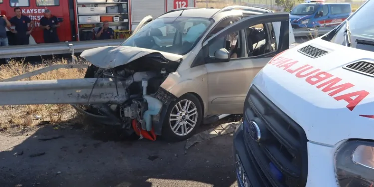 Bariyere ok gibi saplandı: 2 ölü, 4 yaralı