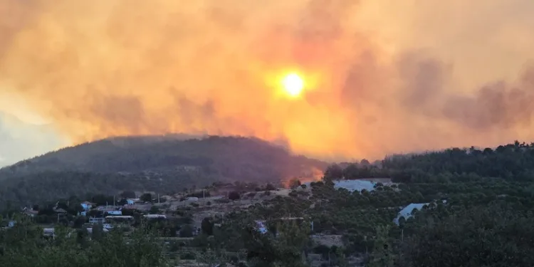 Bozdoğan yangınında bazı yerleşim yerleri tedbir amaçlı tahliye ediliyor