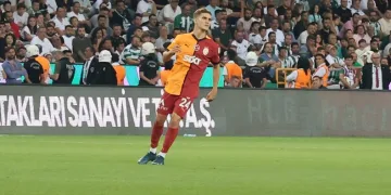 Elias Jelert sarı-kırmızılı formayla ilk maçına çıktı