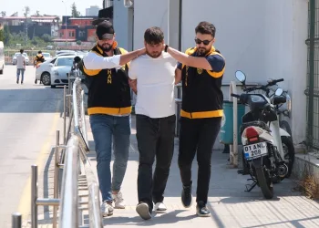 Operasyona gelen polisleri fark edip kaçmaya çalıştı, kıskıvrak yakalandı