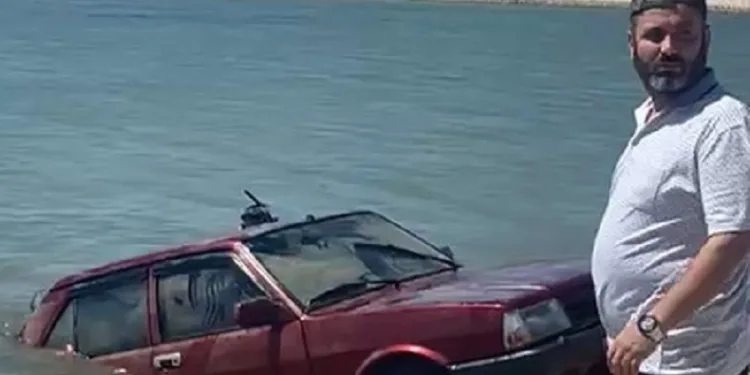 Sürücüsünün el frenini çekmeyi unuttuğu otomobili baraja uçtu