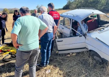 Kontrolden çıkan otomobil tarlaya uçtu