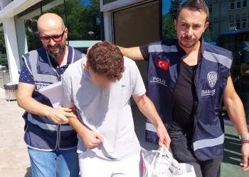Uyuşturucu bağımlısı olan babasını bıçakladı