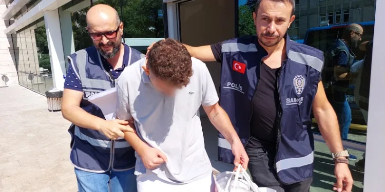 Uyuşturucu bağımlısı olan babasını bıçakladı