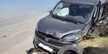 Hafif ticari araç ile otomobilin çarpıştı