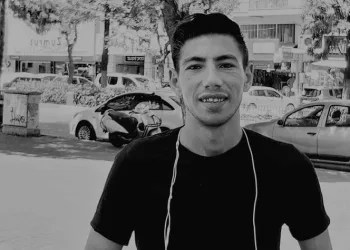 Yolun karşısına geçmek isterken canından oldu