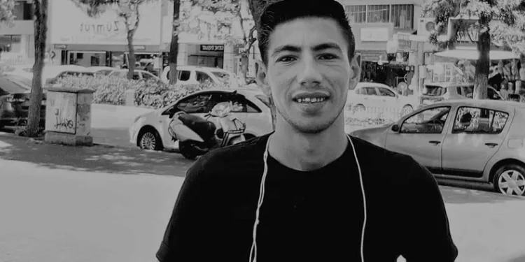 Yolun karşısına geçmek isterken canından oldu