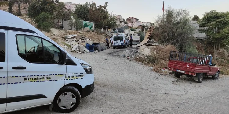 Evinin bahçesini temizlerken elektrik akımına kapılan kadın hayatını kaybetti