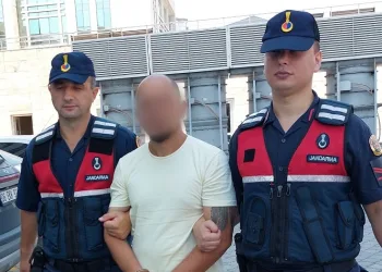 Kavgada darp ettiği şahsı ağır yaraladı